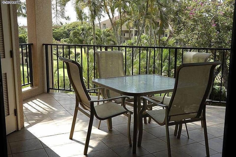 Large lanai for sunset, cocktails, and poupou's.