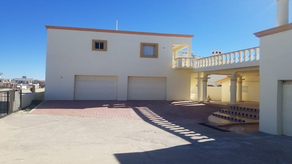  Casita apartment.
Plenty parking. Unload toys straight to beach along side yard