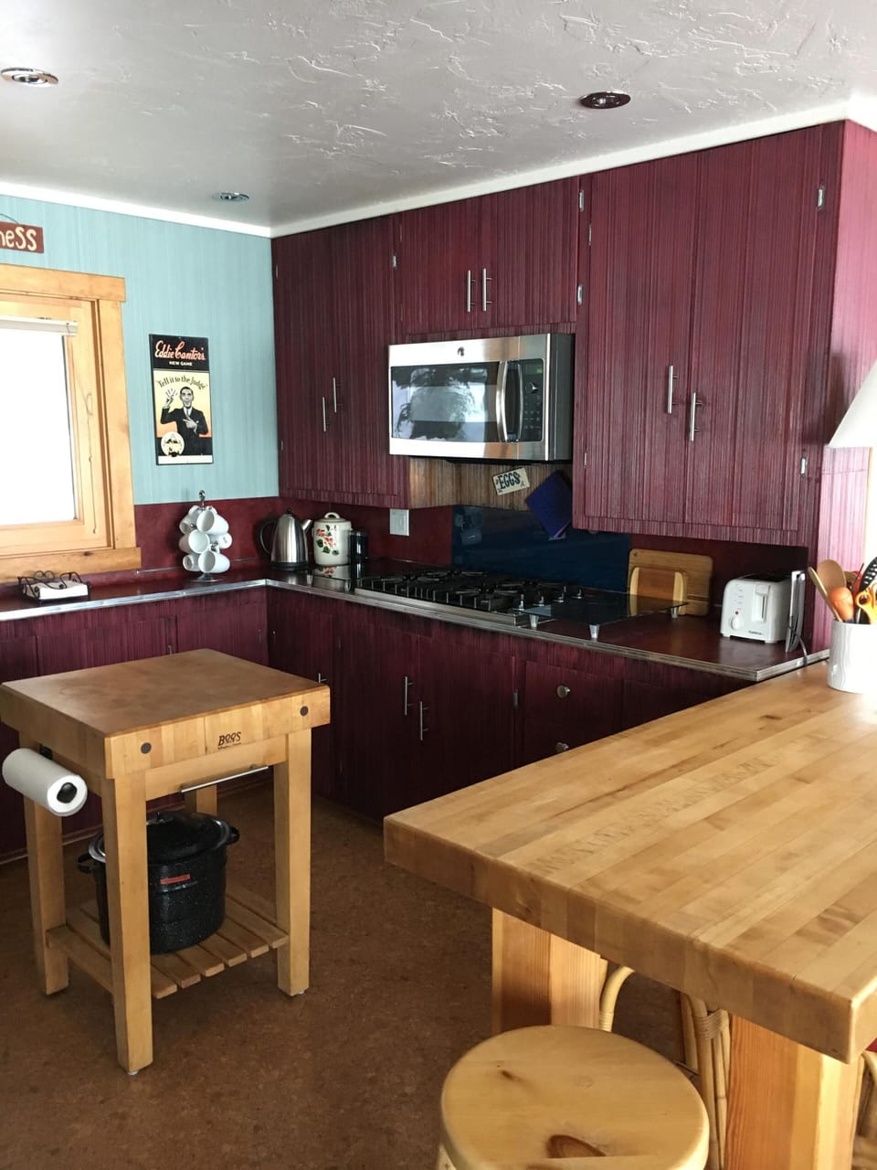 Kitchen, Viking gas cook top, 220 amp convection/microwave oven