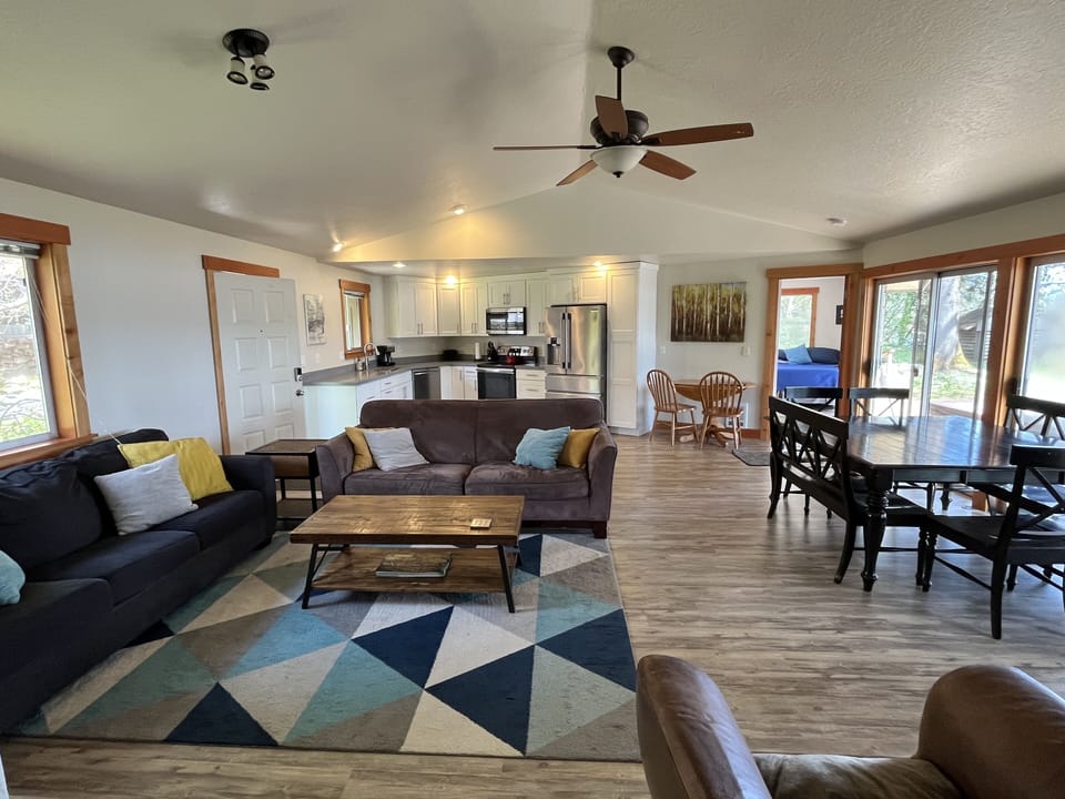 The St. Helens House sports an open floor plan and lots of lake views. 