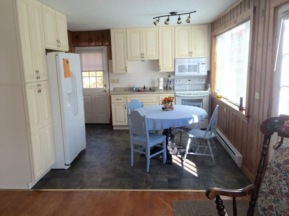 Kitchen Upper cottage 