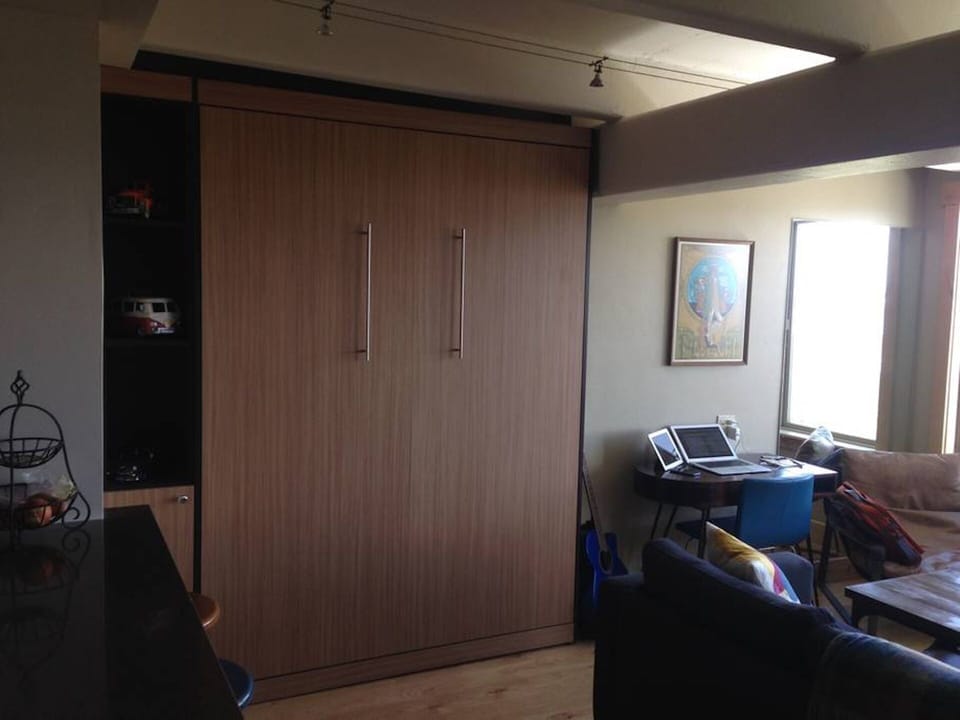 Murphy Bed in Living room, second queen bed. Wake up to Mountain Views!!