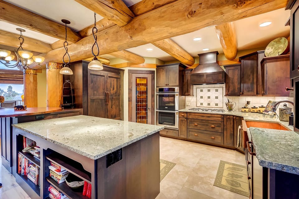 Beautiful chef kitchen, fully stocked that will please the most discerning cook.