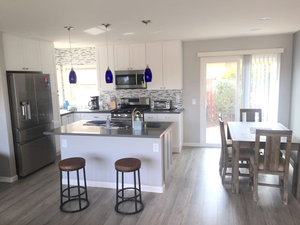 Counter eating area in kitchen