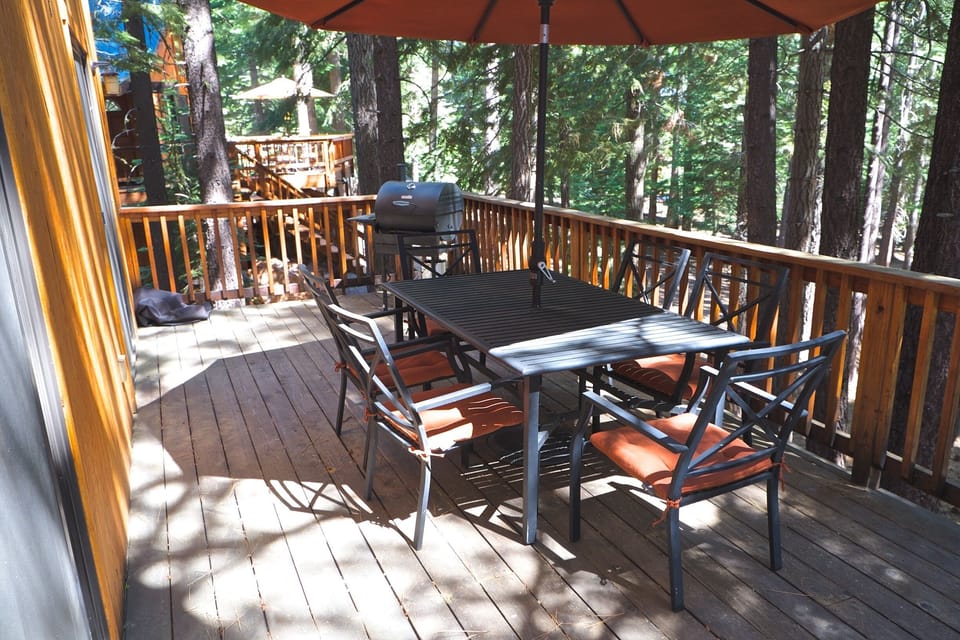 Deck with easy seating for 6 and views into the greenbelt