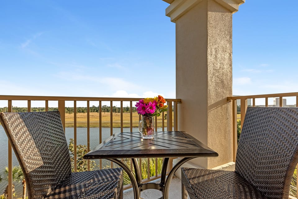 Outdoor dining overlooking the lake - perfect for breakfast, lunch or evening cocktails