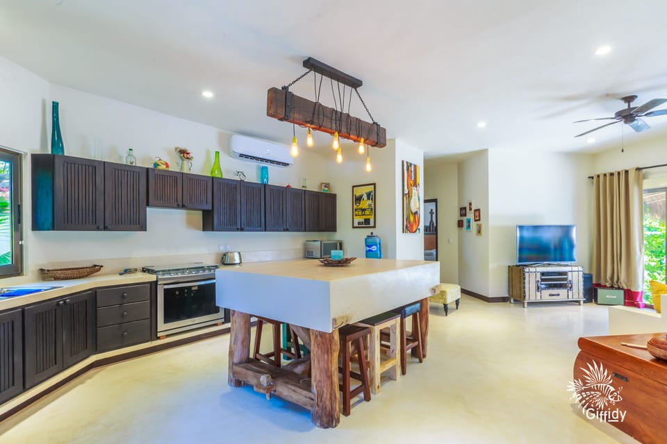 Fully equipped kitchen