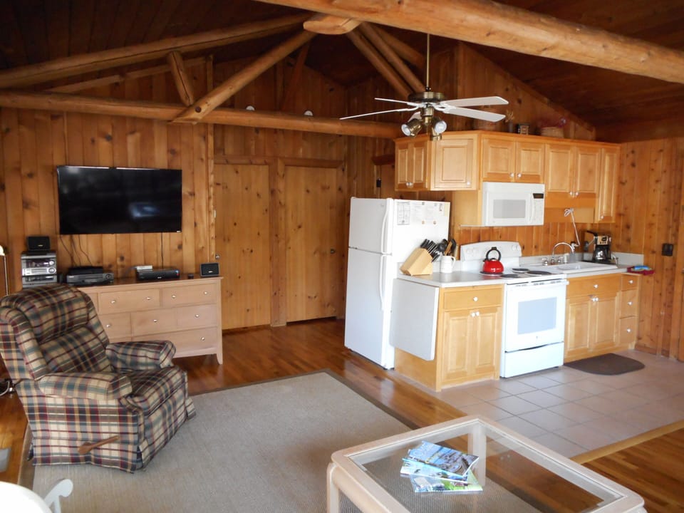 Living Room & Kitchen
All new kitchen appliances & new TV & DVD &VCR