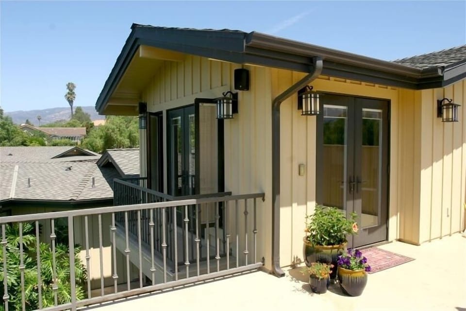 Private Entrance To Rental