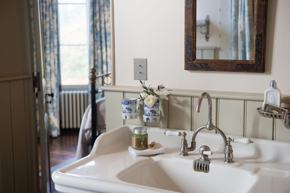 6 bedrooms with en-suite bathrooms