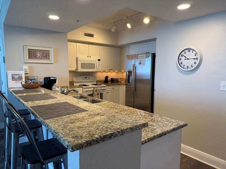 Full kitchen