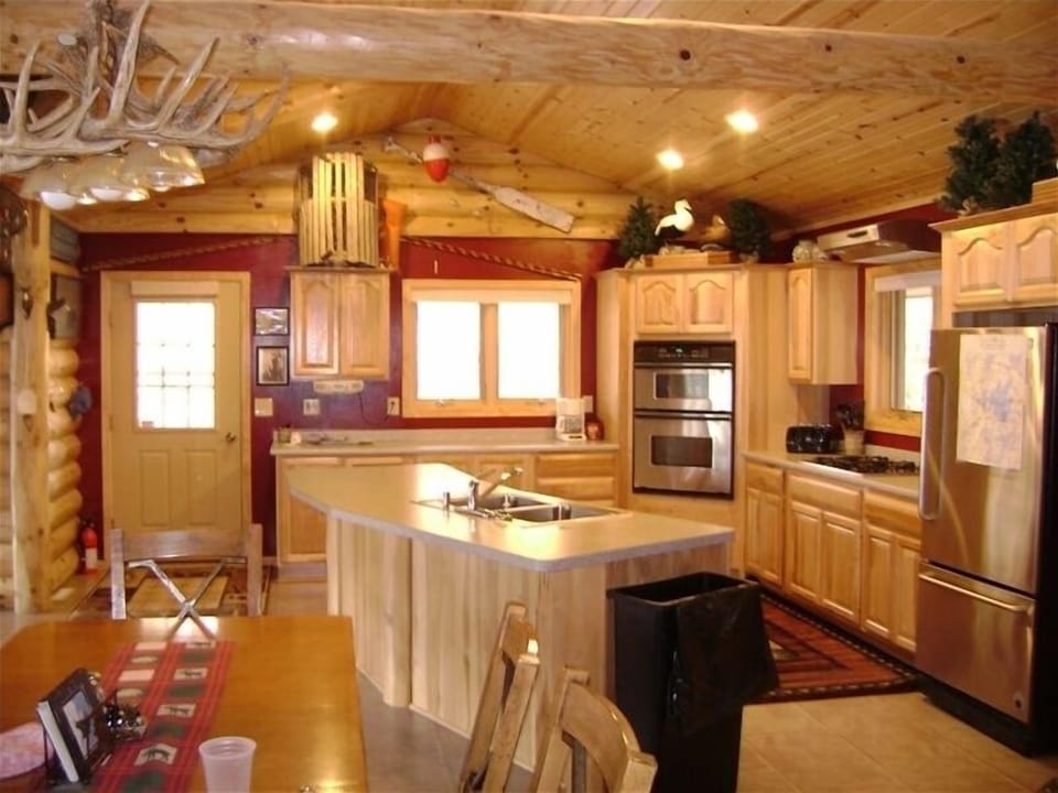 Large open kitchen that is great for entertaining.