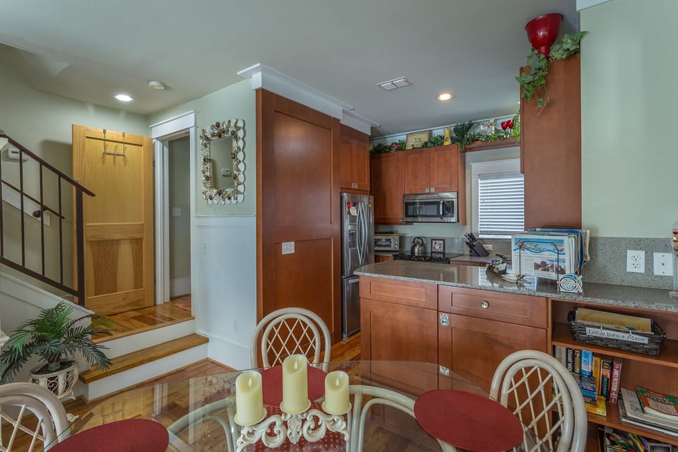  2nd level -  Dining, Kitchen & Full Bathroom
