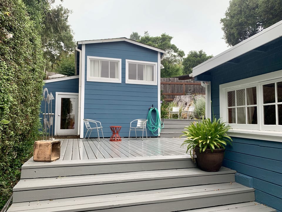 Detached 1 bedroom guest house (included in rental)