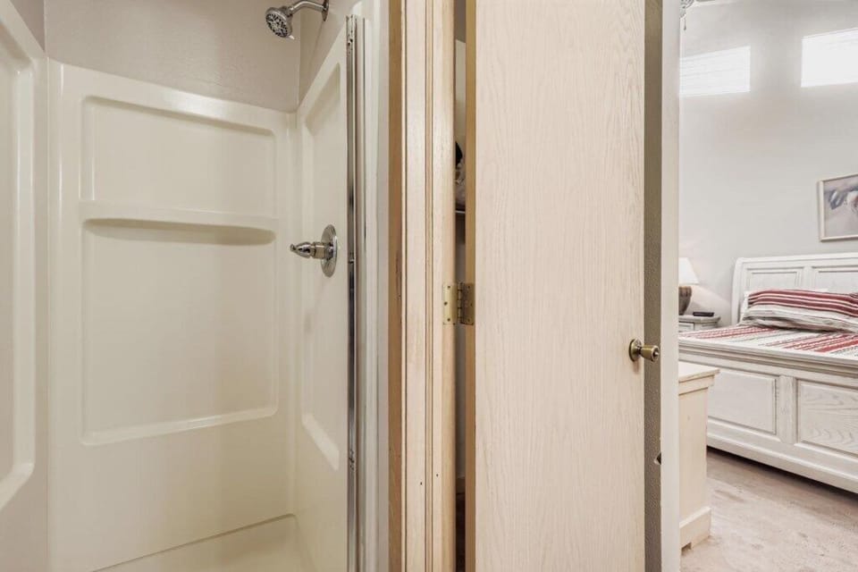 2nd Floor Bathroom