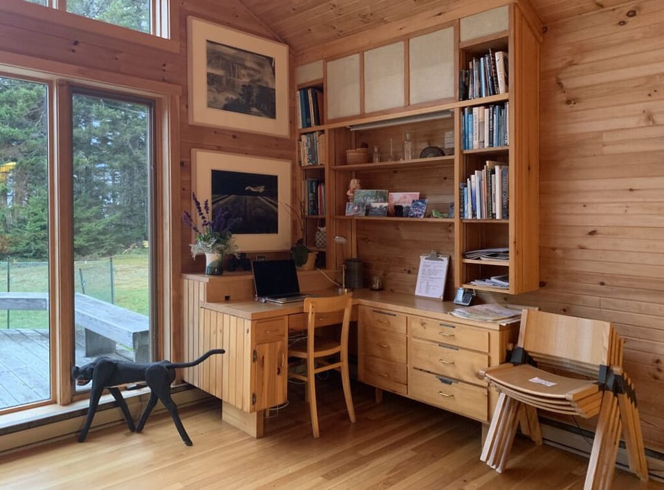Corner desk
