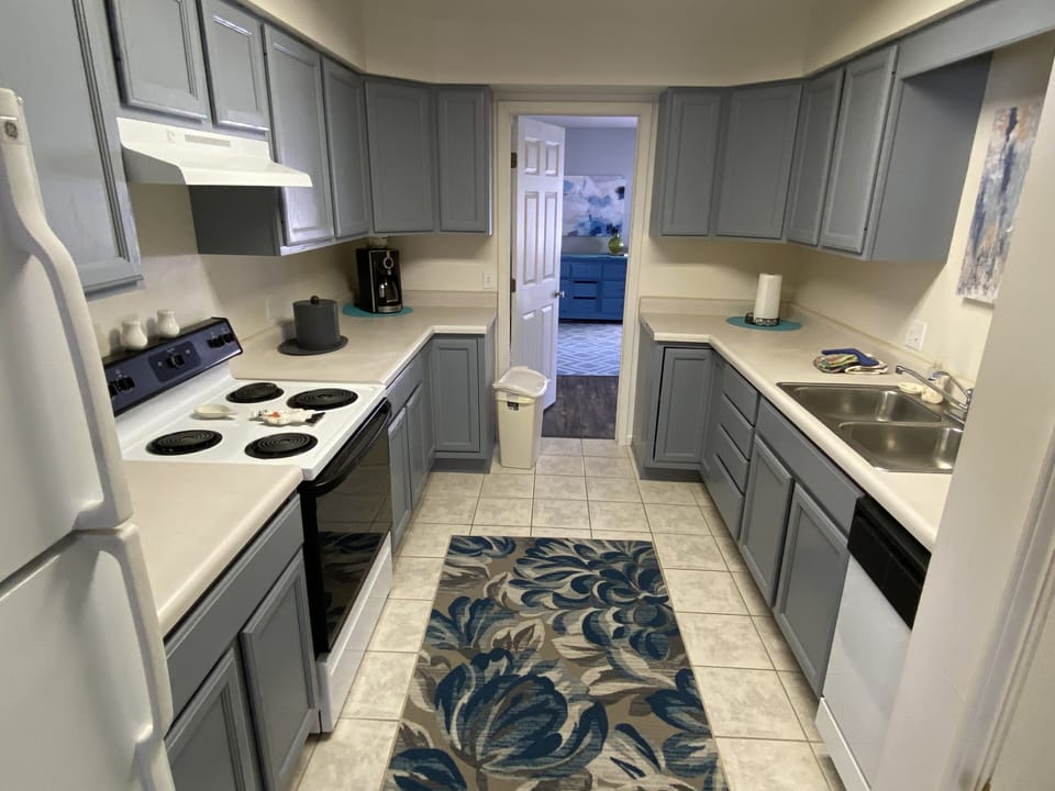 Lower kitchen 