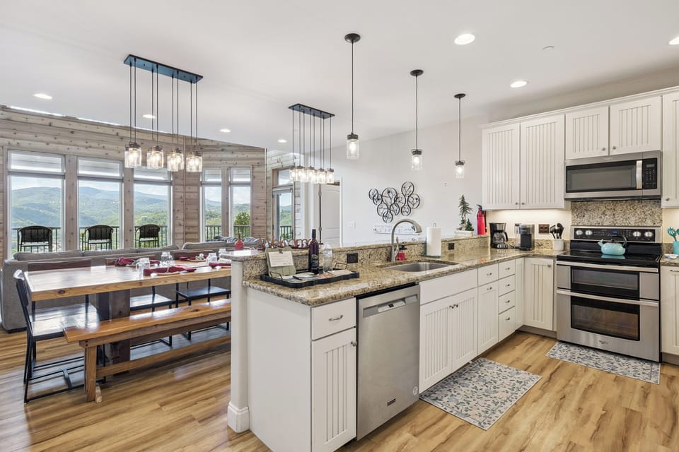 Open, easy to access 1st floor with many lighting options