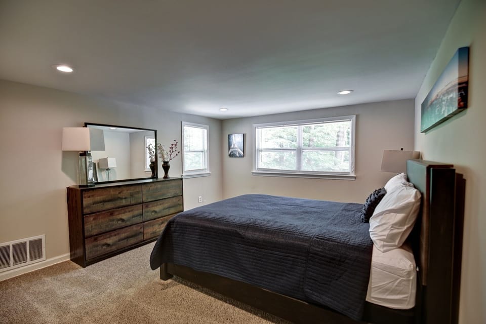 Bedroom #5 Queen - Upstairs Level