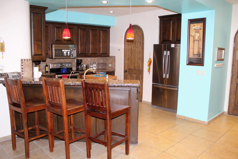 Kitchen bar