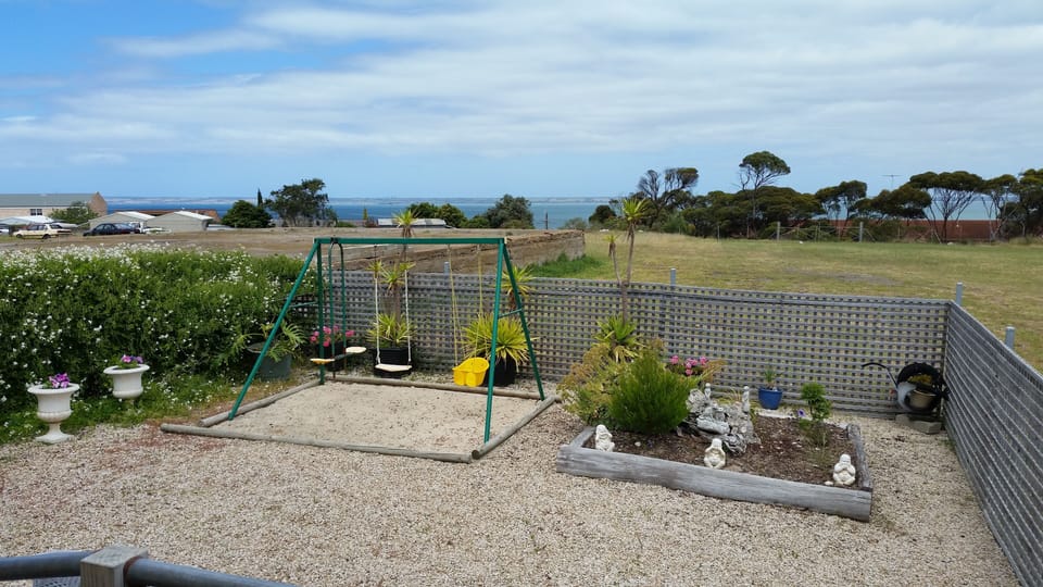 Clarice's Cottage yard