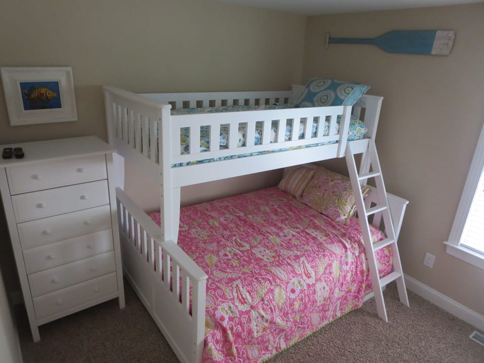 Bedroom #3 - Single Bed over Double Bed + pullout trundle