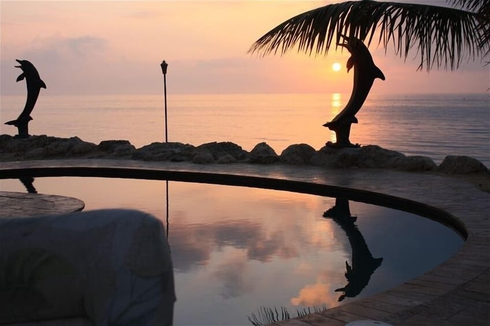 Quite, private. Beautiful. Pool is 3 feet from the Oceans edge