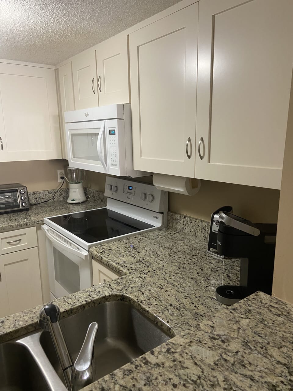 Fully equipped kitchen. Microwave over electric stove.