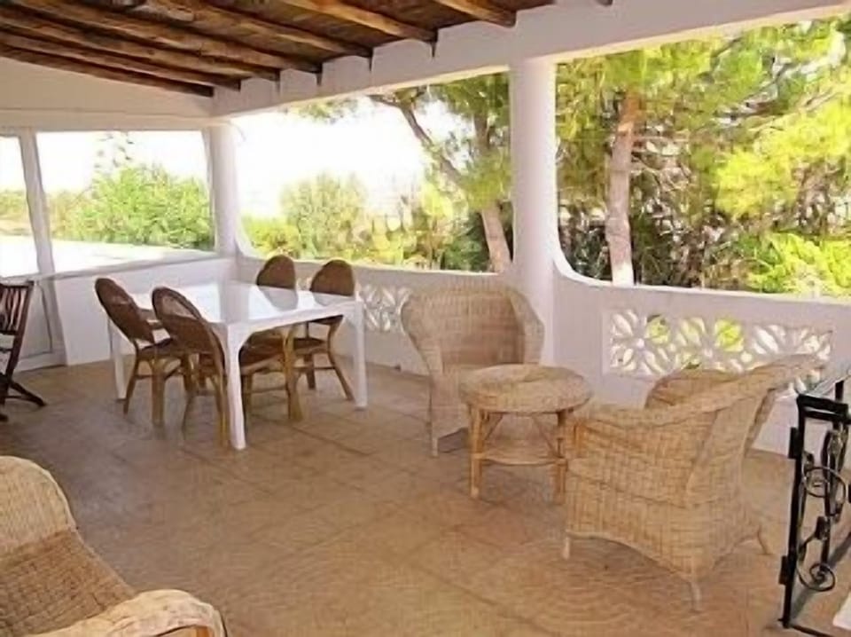 Veranda.