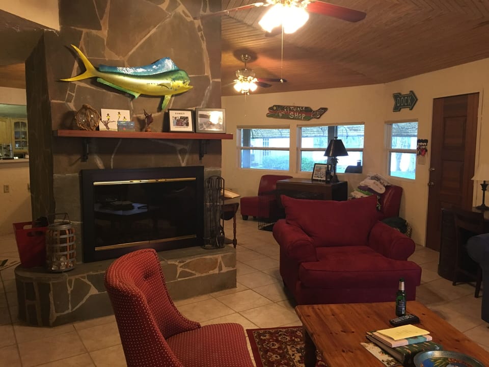Cozy and clean with lots of seating
