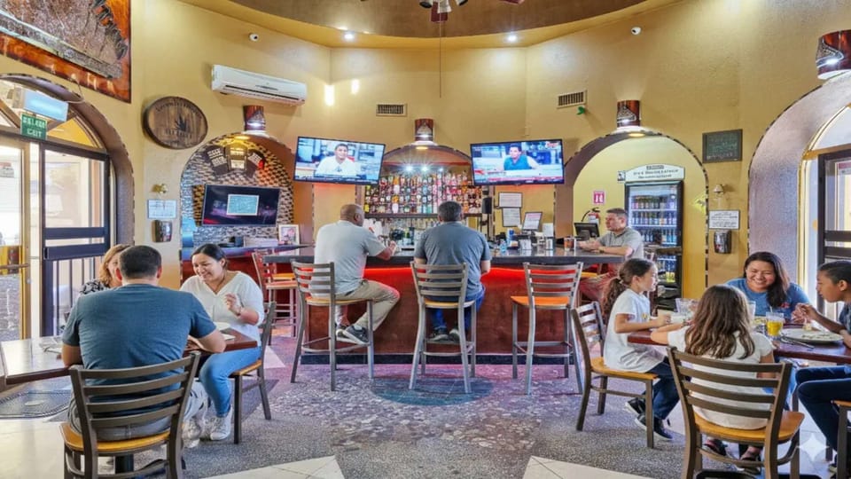 Casual dining and refreshing drinks right inside the resort.