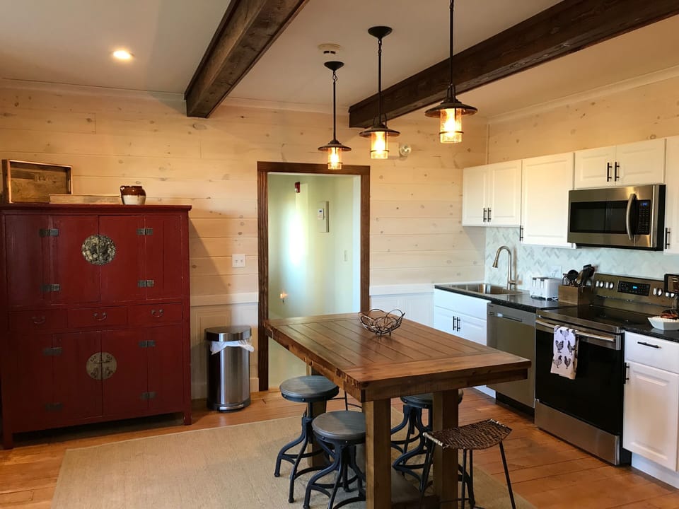 Nicely equipped kitchen in Homestead