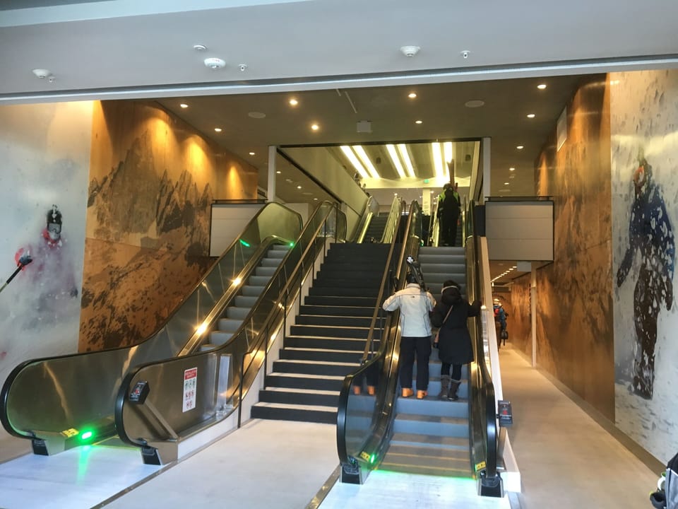 Renovated Canyon Lodge (walking distance from condo)