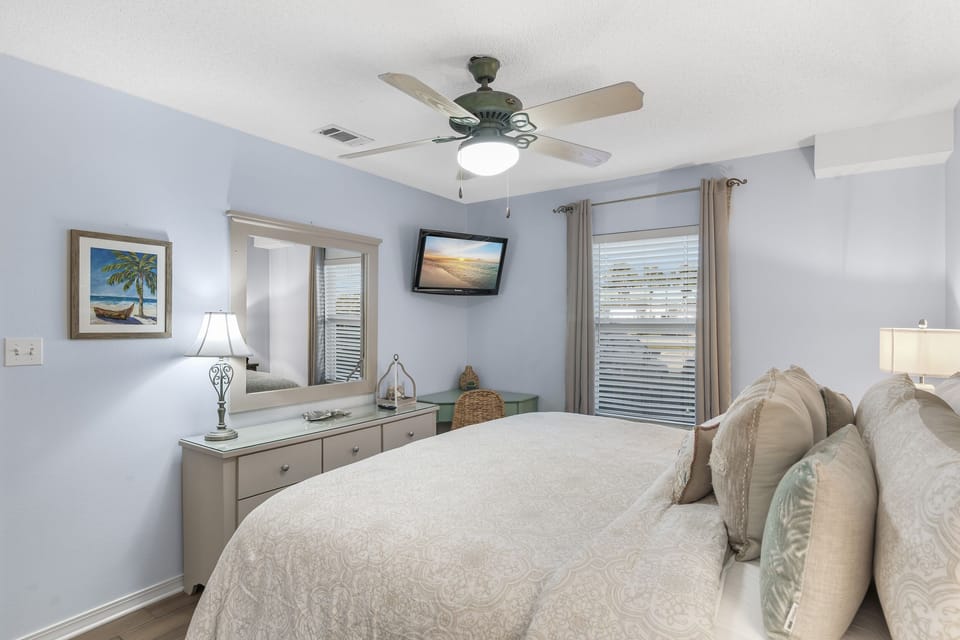 King Size Master Bedroom with Smart TV