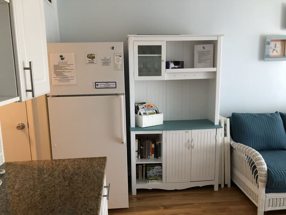 Standard size refrigerator and hutch for all your supplies for your stay.
 