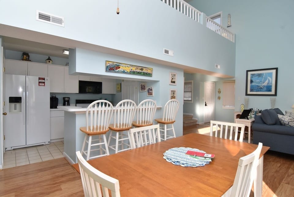 Dining Area to Kitchen