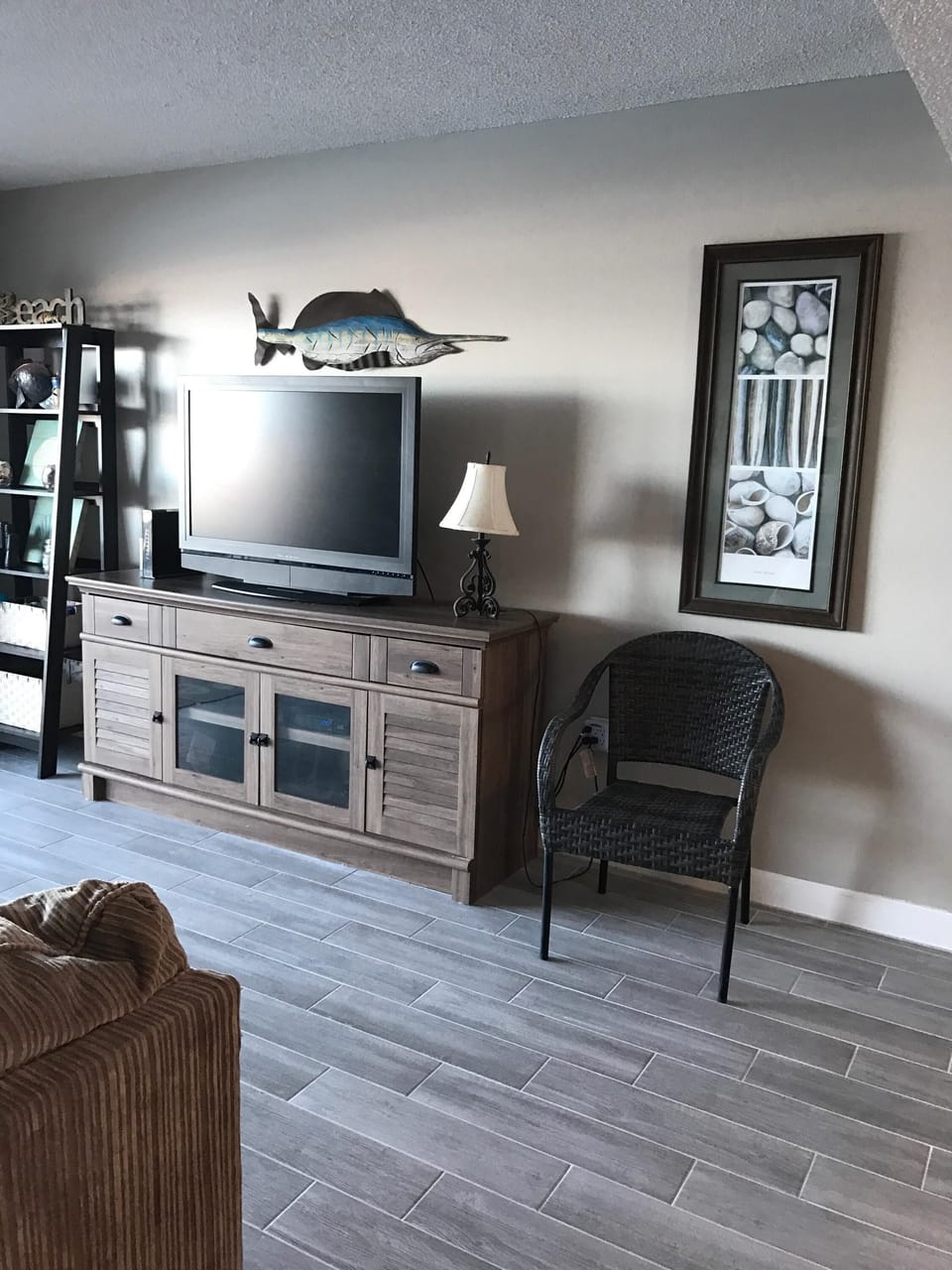 ***NEW TILE FLOORING THROGHOUT***