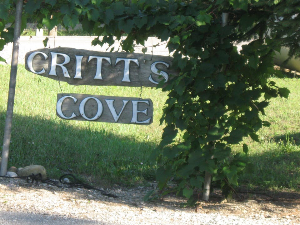 northern entrance to driveway