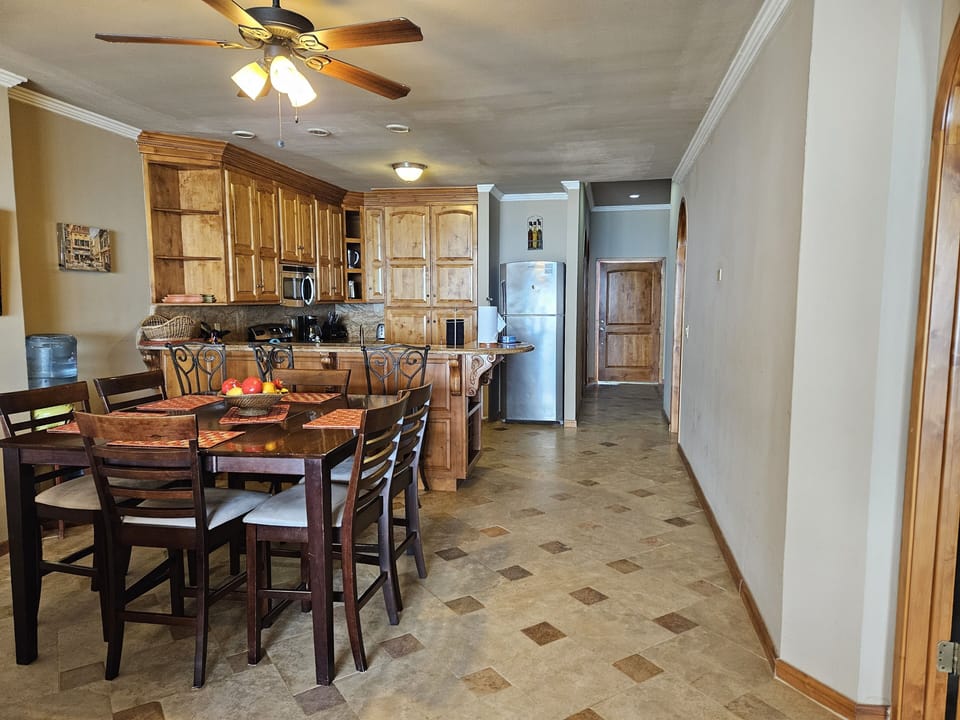 Dining room and bar seats 9
