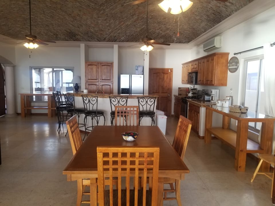 Extended counters each end of kitchen for buffet or bar service.
Seats 20+
20+