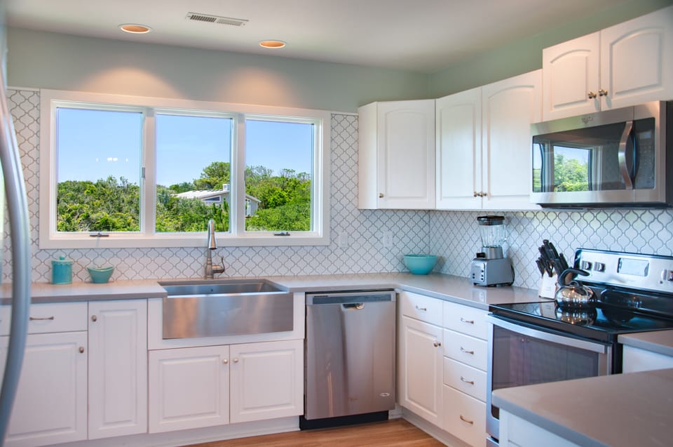 Fully Furnished Gourmet Kitchen