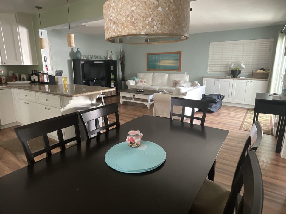 Dining area has 6 chairs and 3 more at the bar. 