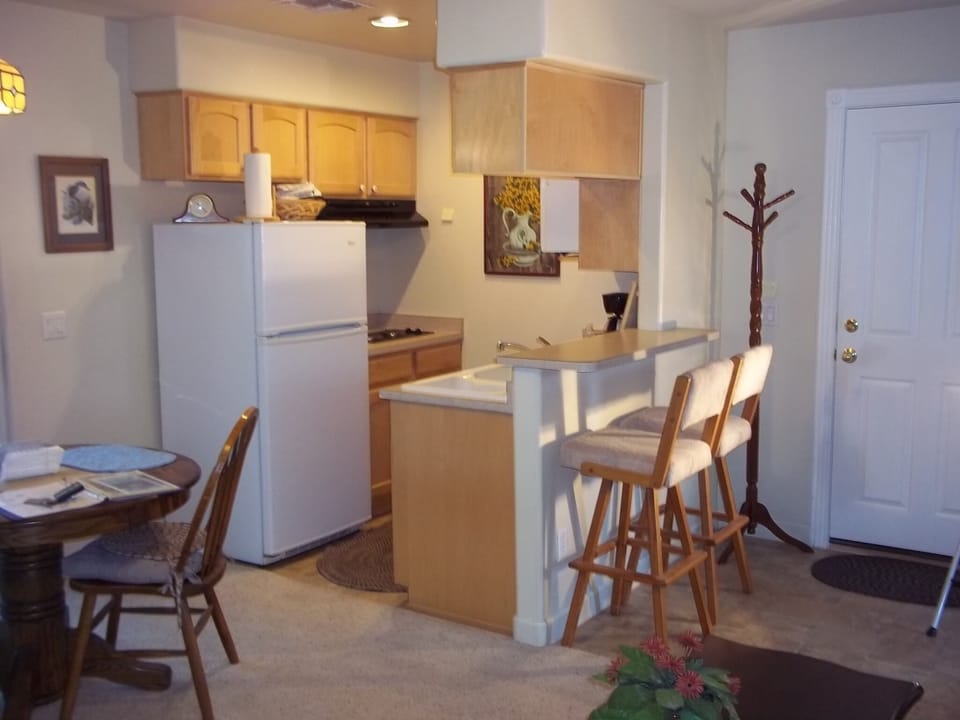 Kitchen with breakfast bar