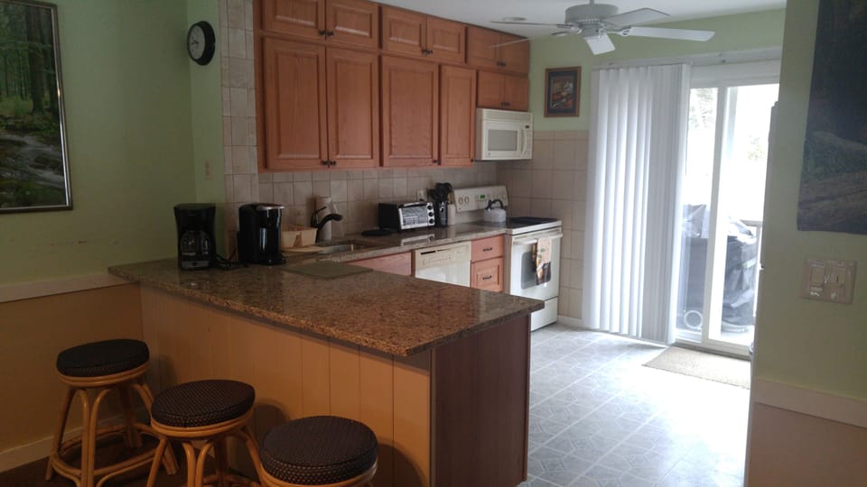 Kitchen with counter seating