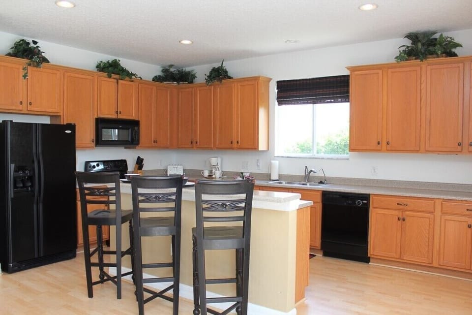 Kitchen breakfast bar view