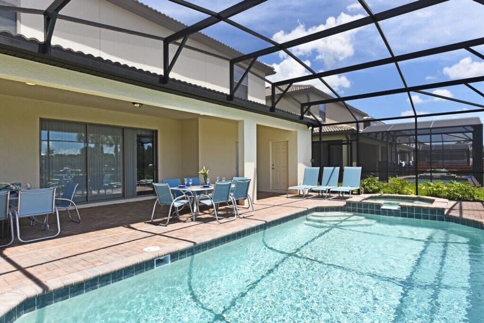 Beautiful 8 bed 6 bath villa located in Windsor At Westside Resort