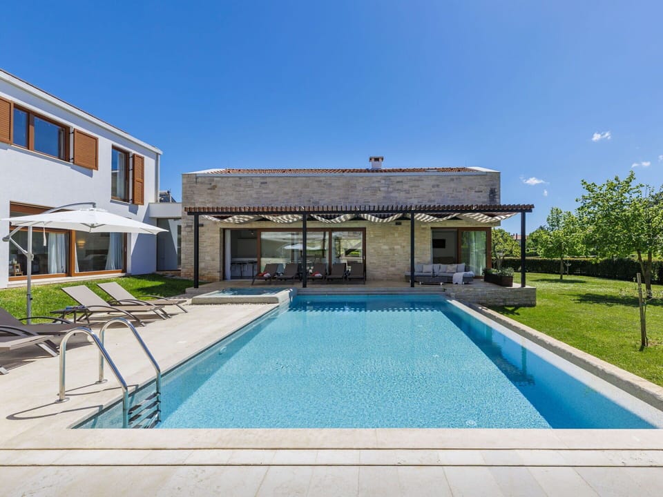 Plant, Sky, Water, Property, Swimming Pool, Azure, Building, Shade, Leisure, Grass