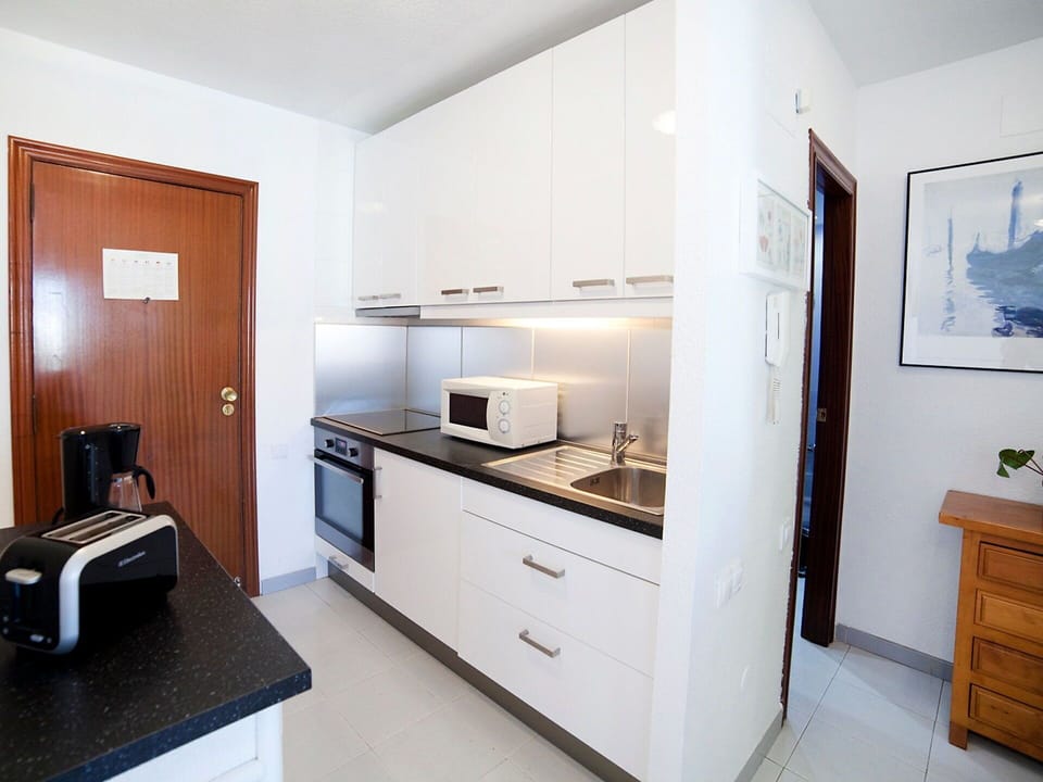 Room, Property, Furniture, Building, Interior Design, House, Floor, Kitchen, Cabinetry, Apartment