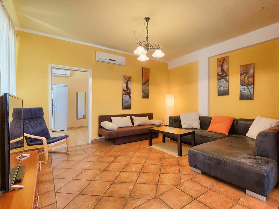 Table, Furniture, Couch, Picture Frame, Wood, Comfort, Window, Studio Couch, Flooring, Living Room