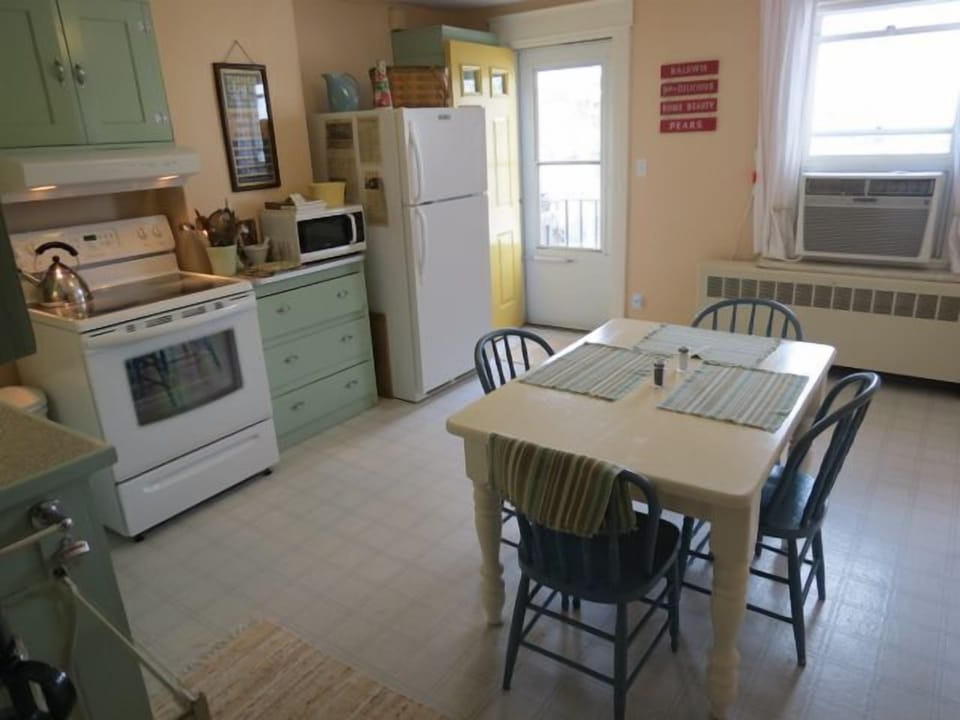 Roomy kitchen. Fire escape off kitchen door. Large capacity air conditioner.